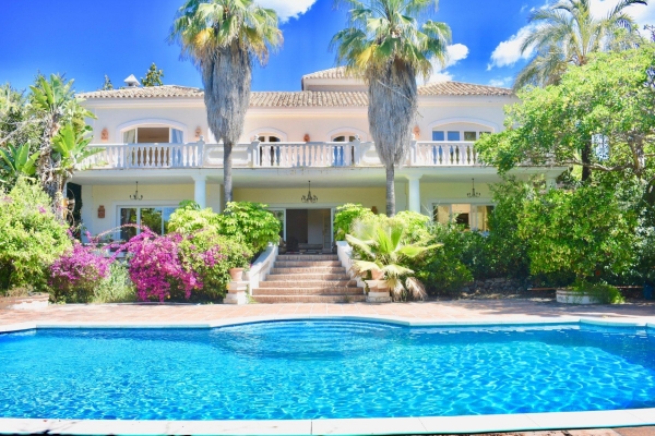 Sold: 6 Bedroom, 5 Bathroom Villa in Marbellamar, Marbella Golden Mile
